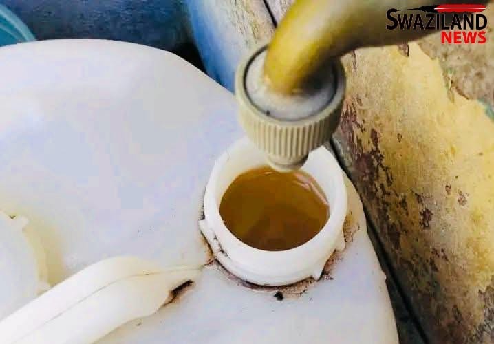 Hlathikhulu residents forced to drink muddy water as King Mswati’s mother-in-law (Maketala) collapses State owned Eswatini Water Services Corporation.