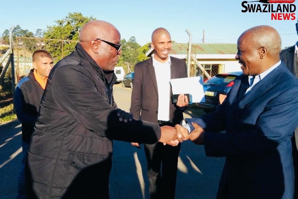 BREAKING NEWS:Justice Minister Prince Simelane rushed to welcome released Law Society President Mangaliso Magagula.