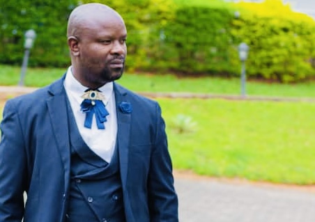 Ex-Students Union President Colani Maseko who benefited from Zwemart’s R60,000.00 scholarship completes Bachelor’s Degree in Leadership Management, editor urges him to fly and explore unlimited opportunities around the world.