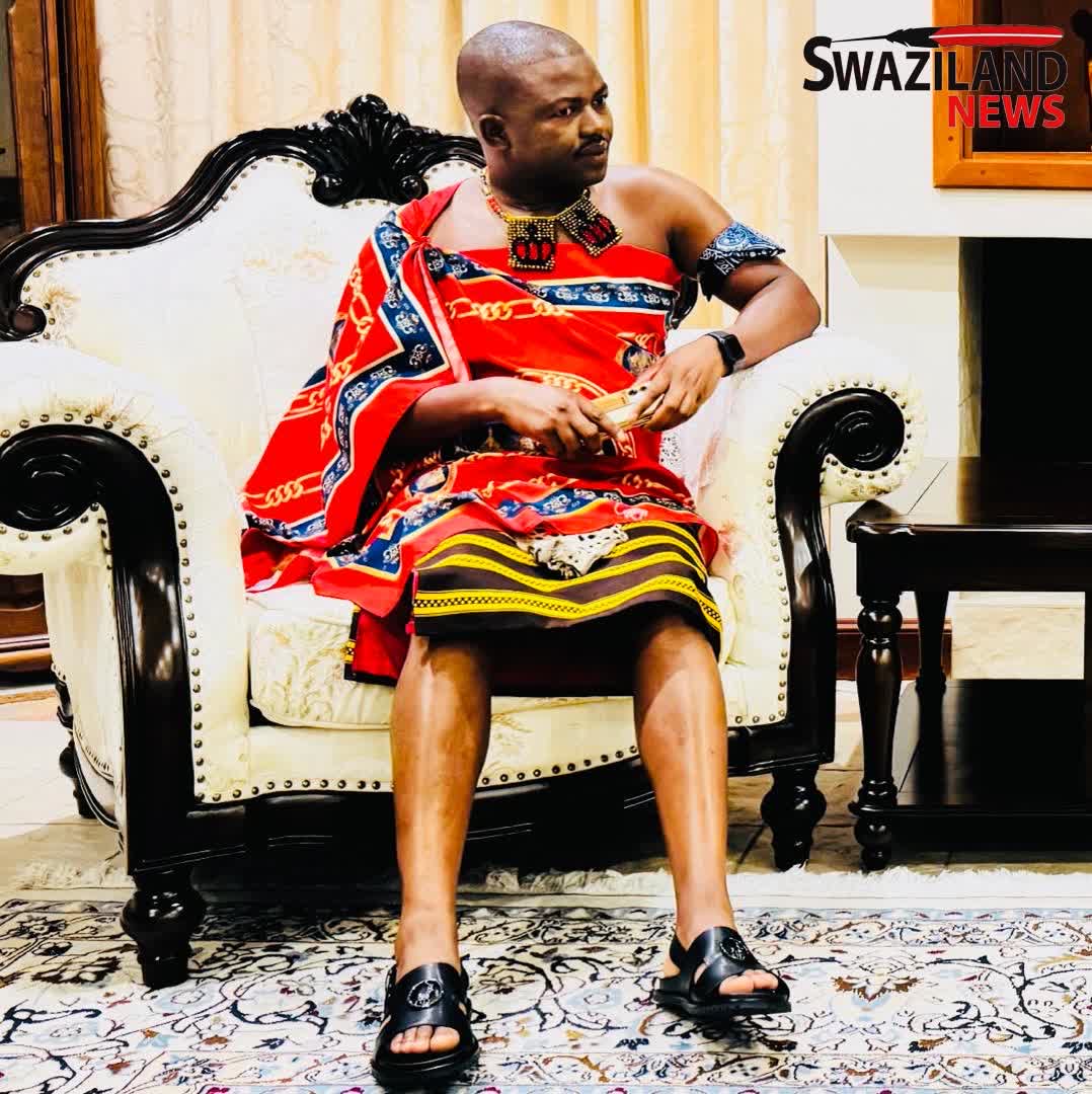 Swaziland News editor Zweli Martin Dlamini donates R10,000.00 to Slindile Dlamini’s family after brutal murder by the Army, money to be used to buy food for mourners through Ruchi Wholesalers.