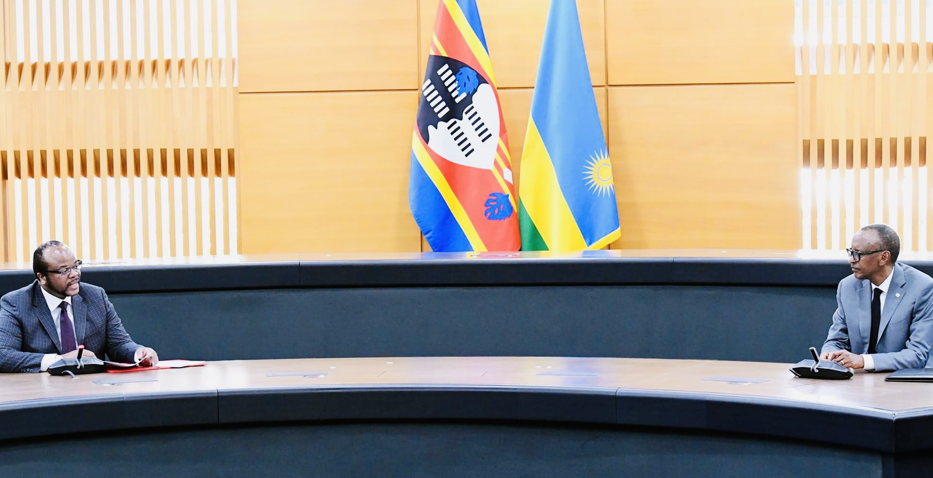 Rwandan President Paul Kagame signs Memorandum of Understanding(MoU) with King Mswati,to provide assistance to the police,soldiers amid crackdown on pro-democracy activists.