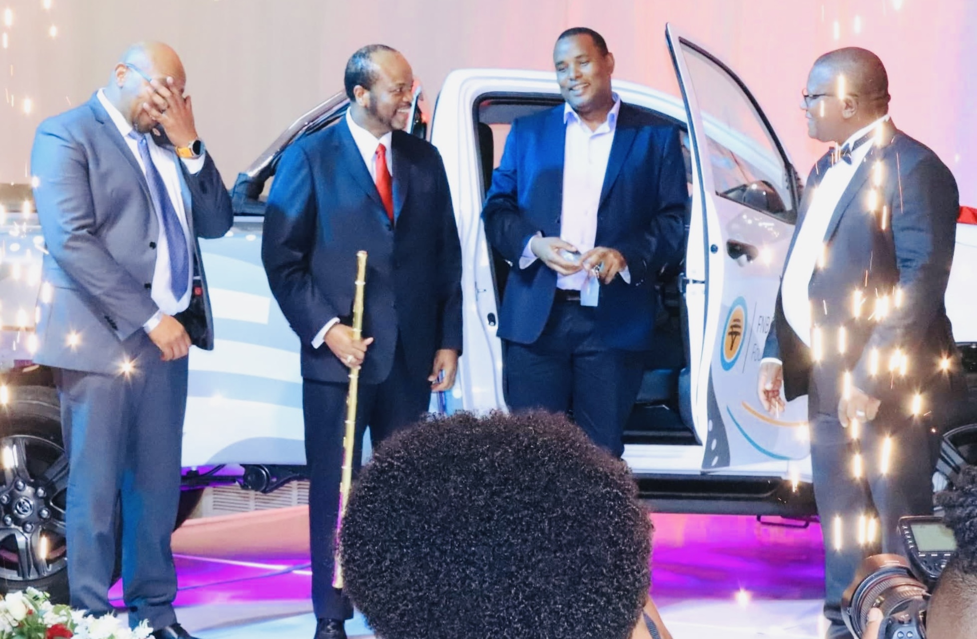 King Mswati crowns DJD Investments(Pty) Ltd Director Duncan Dlamini as the Entrepreneur of the Year, urges businesspeople to continue playing a role in economic development.