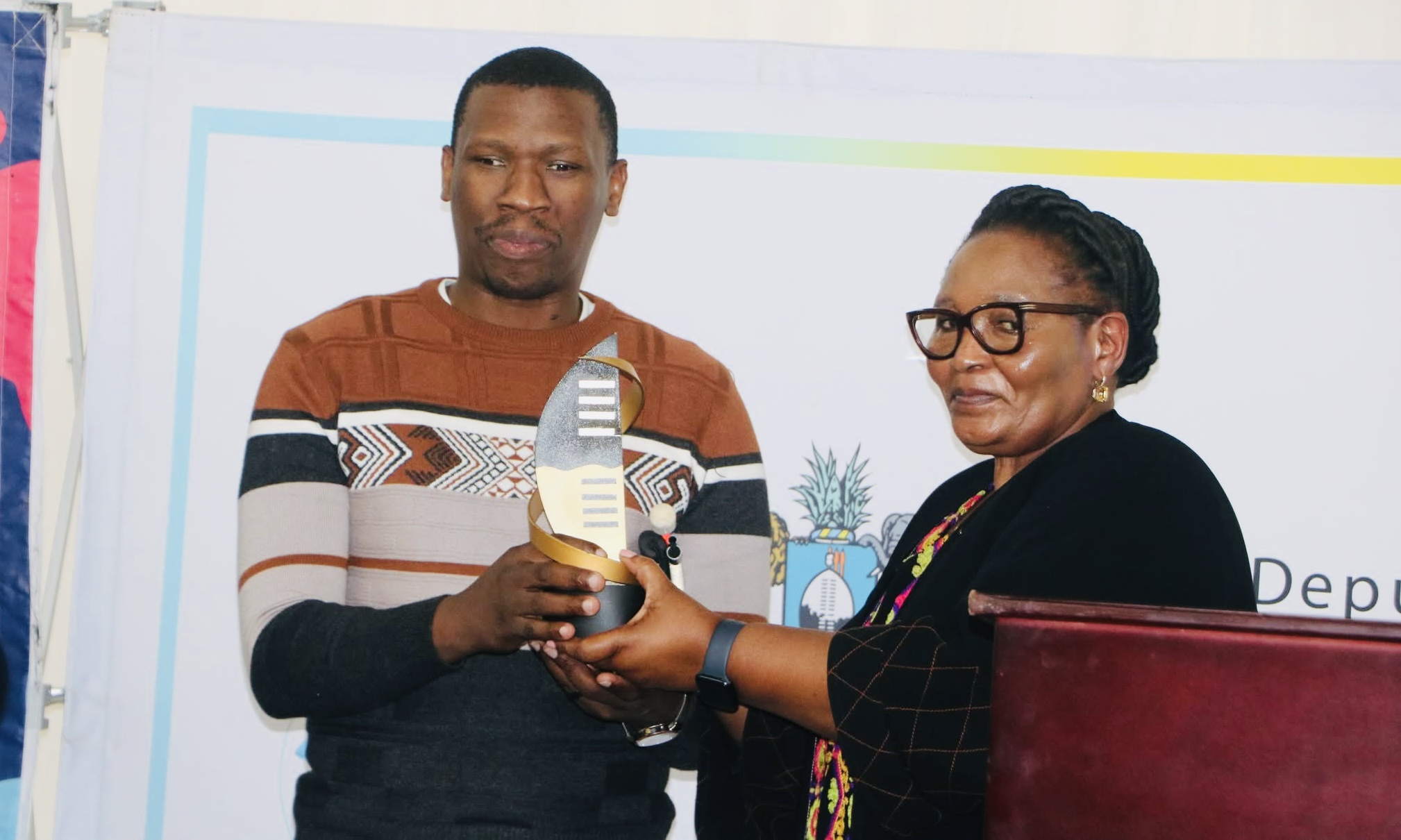 BREAKING NEWS:Endlinilembi Indvuna Bhutana Gwebu arrested for attempting to kill soldier, allegedly hacked him with an exe in a dramatic land dispute.