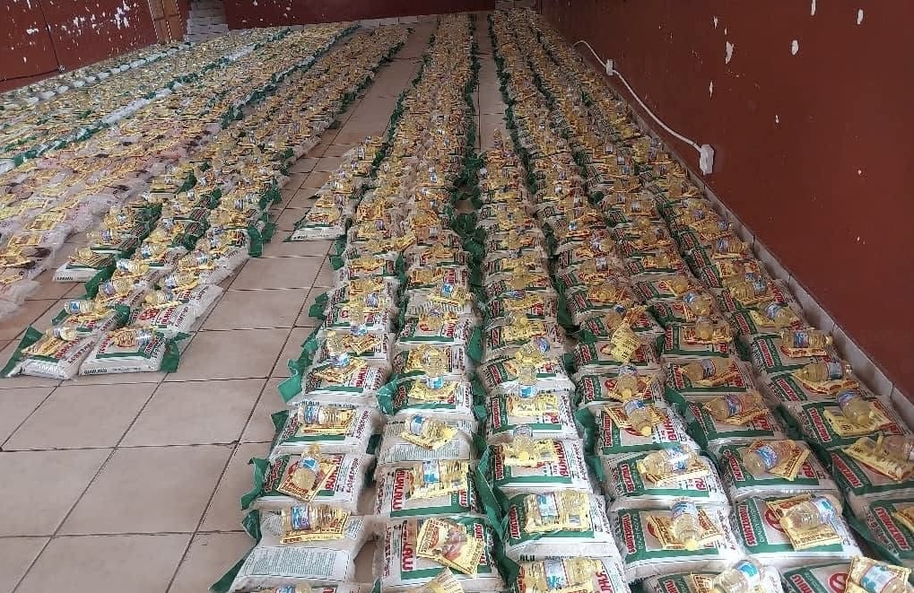 Education Minister Owen Nxumalo organizes Christmas party for over 1000 residents including elderly at his Manzini South Constituency, says King Mswati warned them against dumping the people.