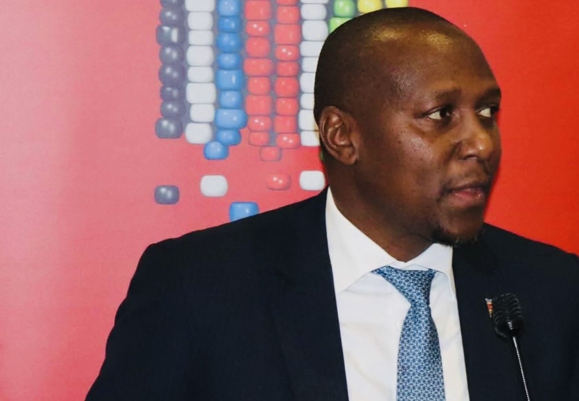 OPINION:Government Spokesperson Alpheous Nxumalo’s re-employment undermines basic principles of contract law but depriving him of his salary amounts to injustice, “Hulumende weMbube ukhetse kuyicasha nelu-khwekhwe lwayo”.