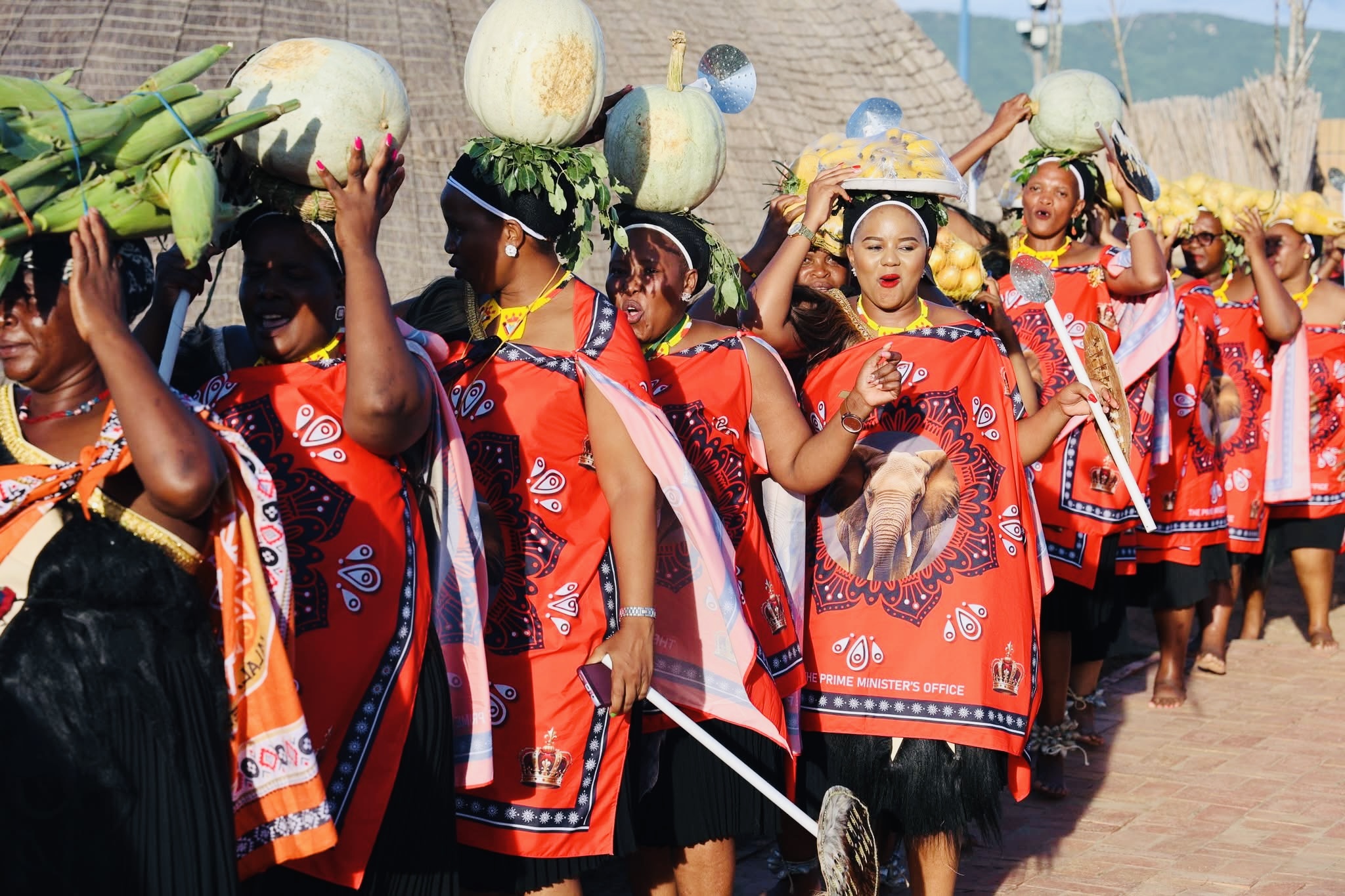 Thousands of Lutsango women arrive at Buhleni Royal Residence for Annual Buganu Ceremony, deliver gifts to Queen Mother Ntombi Tfwala.