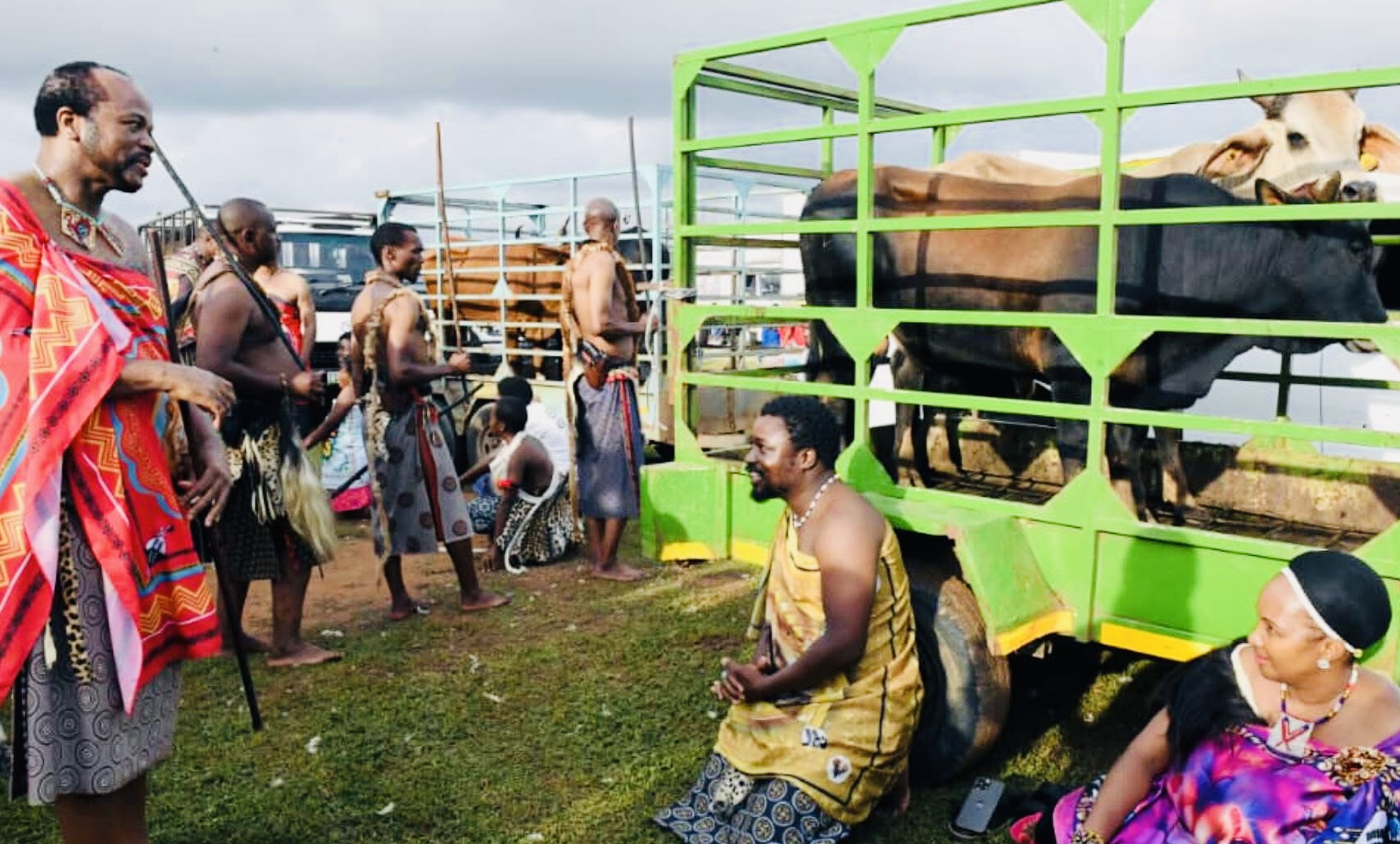 King Mswati receives “tetfulo” from corporate companies and individuals worth over R17million for Incwala ceremony.