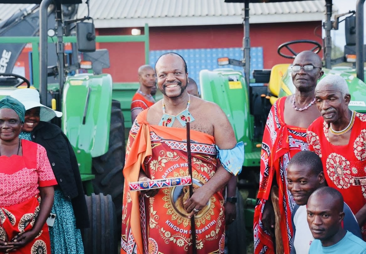 King Mswati hands over R100million projects to various cooperatives in the Lubombo Region, says elderly citizens within Tinkhundla to get new houses.