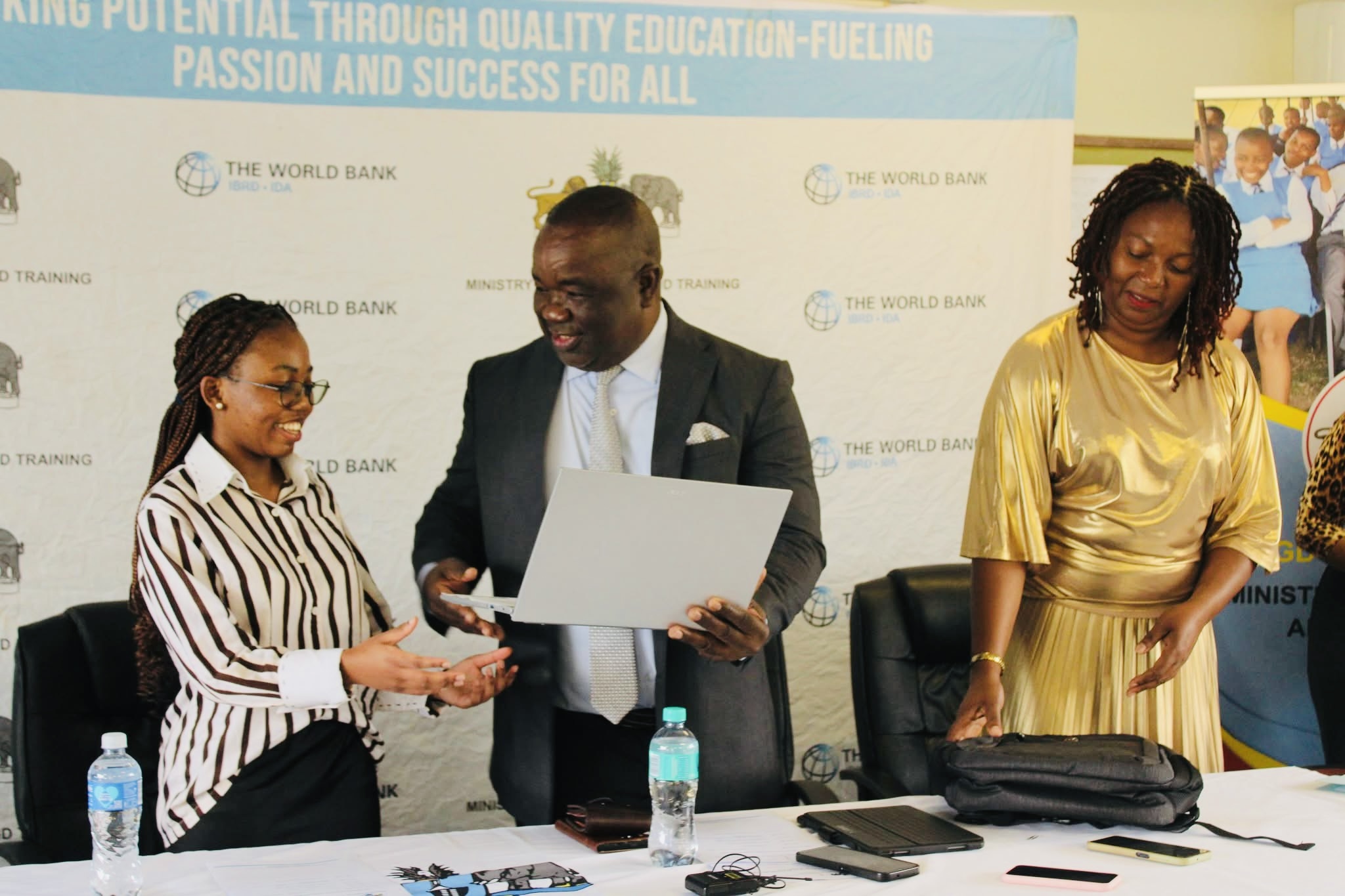 Education Minister Owen Nxumalo congratulates Ncedile Lindelwe Sigwane who has obtained 7 A* and 3 As in the 2025 IEB International Examinations. 