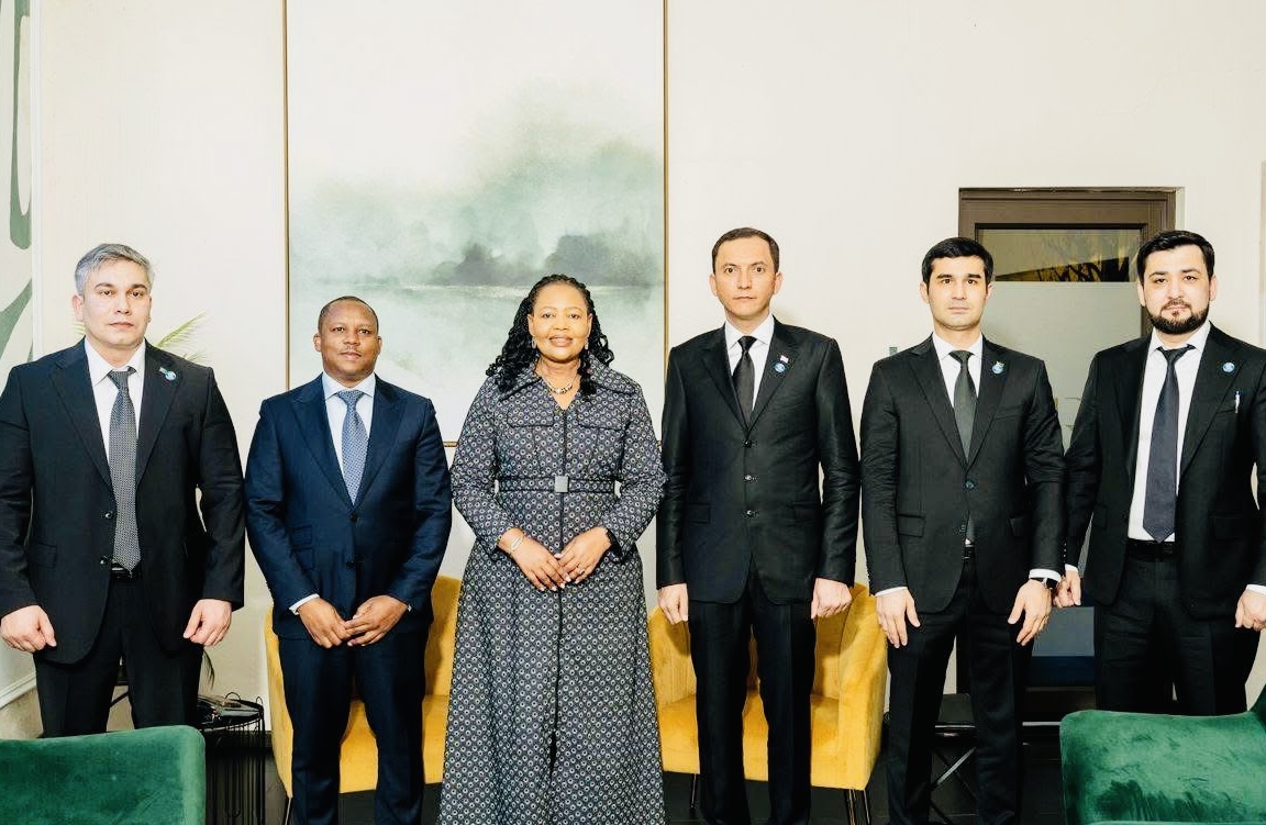 Foreign Minister Pholile Dlamini-Shakantu welcomes high level Turkmenistan business delegation.