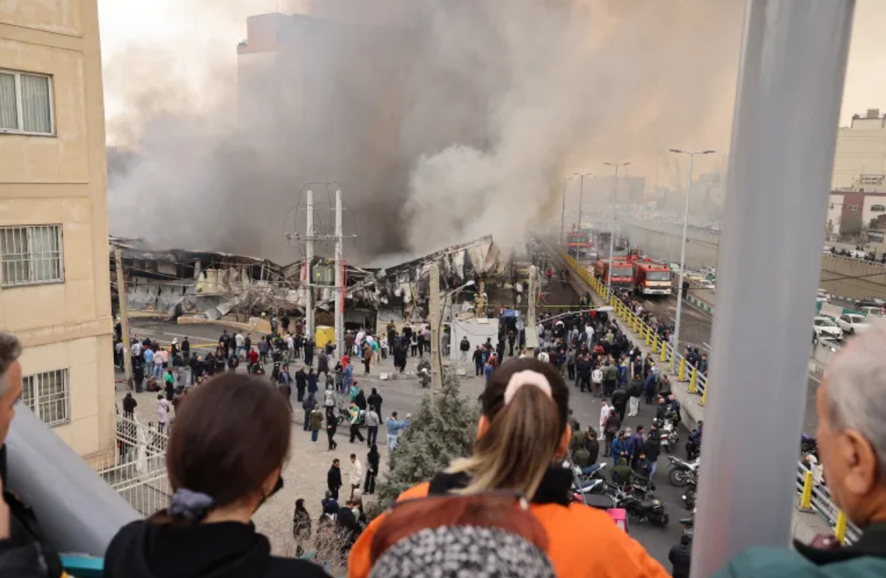 ‘Extensive’ fire breaks out at Tehran-Iran Shopping Centre.