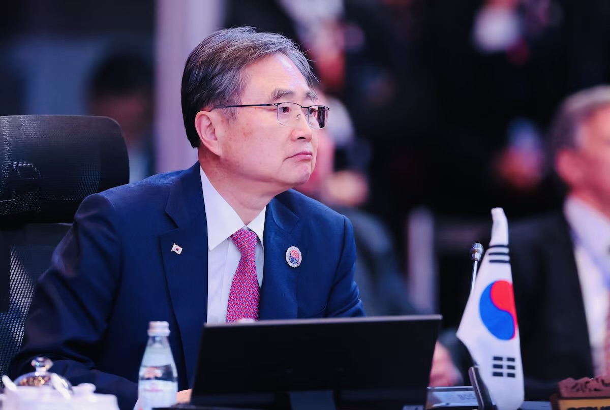 South Korea to assist United States (US) with missile defense system, Foreign Minister Cho Hyun confirms.