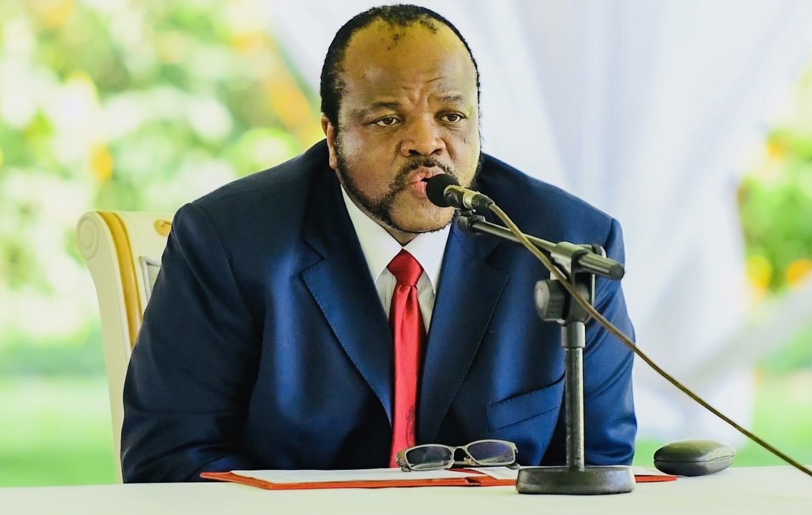 “King Mswati will not protect multibillion Chinese illegal gambling and extortion suspect FSRA Board Chairperson Reverend Senzo Hlatjwako”, says Monarchy’s Spokesperson Percy Simelane.