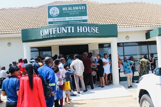 Army Commander Mashikilisane Fakudze allegedly steals about R1million from soldiers’ Hlalawati Savings Fund, gets R5,000.00 per-week as “litiya la-Commander”.