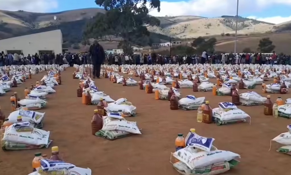 Defense Principal Secretary’s Prince Sicalo Foundation feeds thousands of elderly and vulnerable people at Maphalaleni Inkhundla.