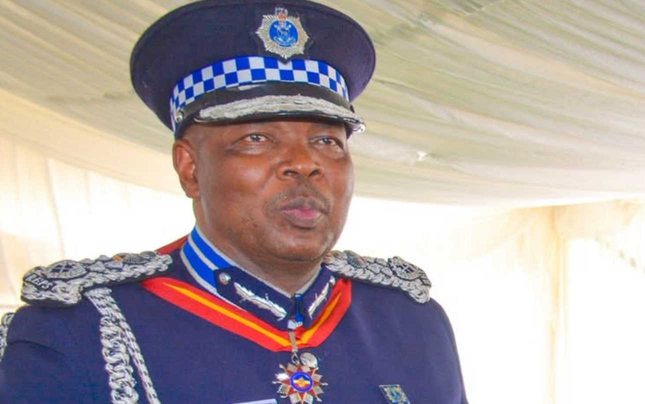 BREAKING NEWS:National Commissioner to stage roadblocks in an effort to stop Police Union Secretary General Sergeant Dumsile Khumalo from participating in salary increment negotiations meeting.