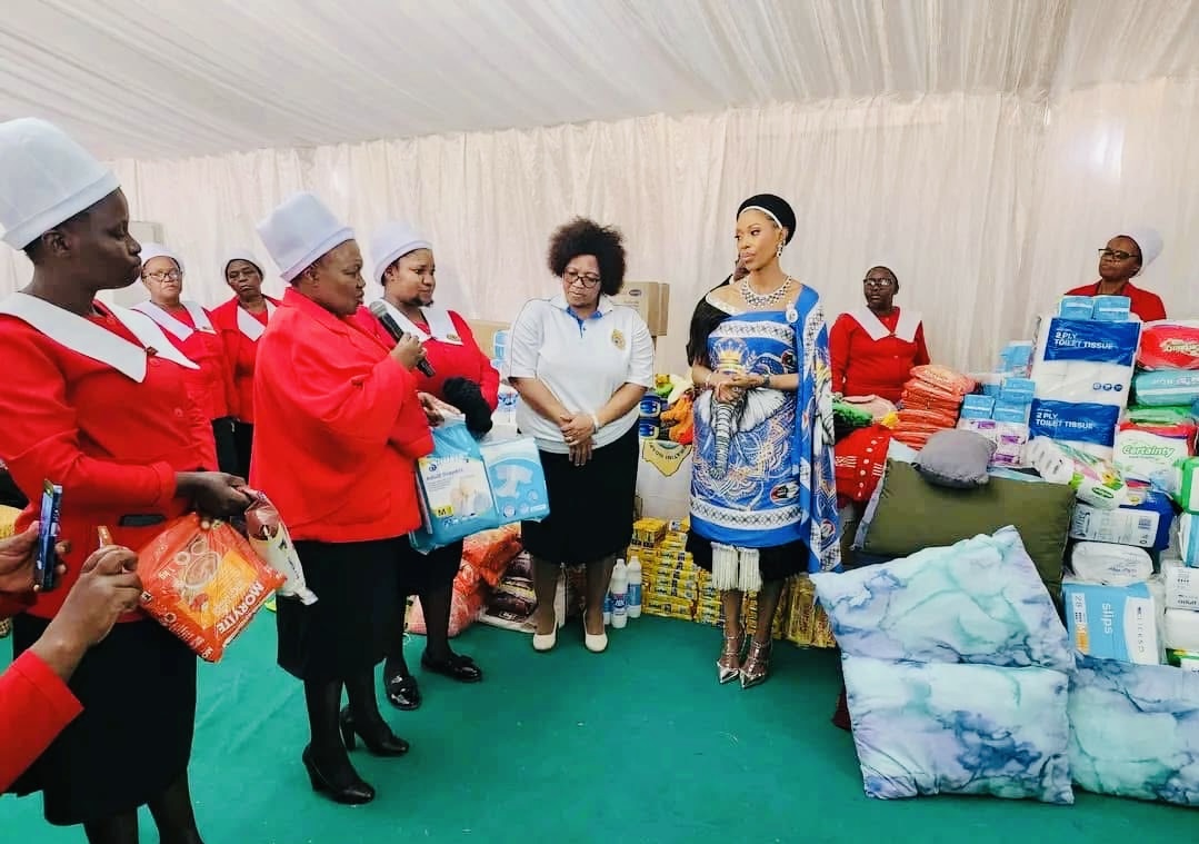 Inkhosikati LaNgangaza launches annual Hospice at Home Knitting Challenge, donates R25,000.00 in support of patients.