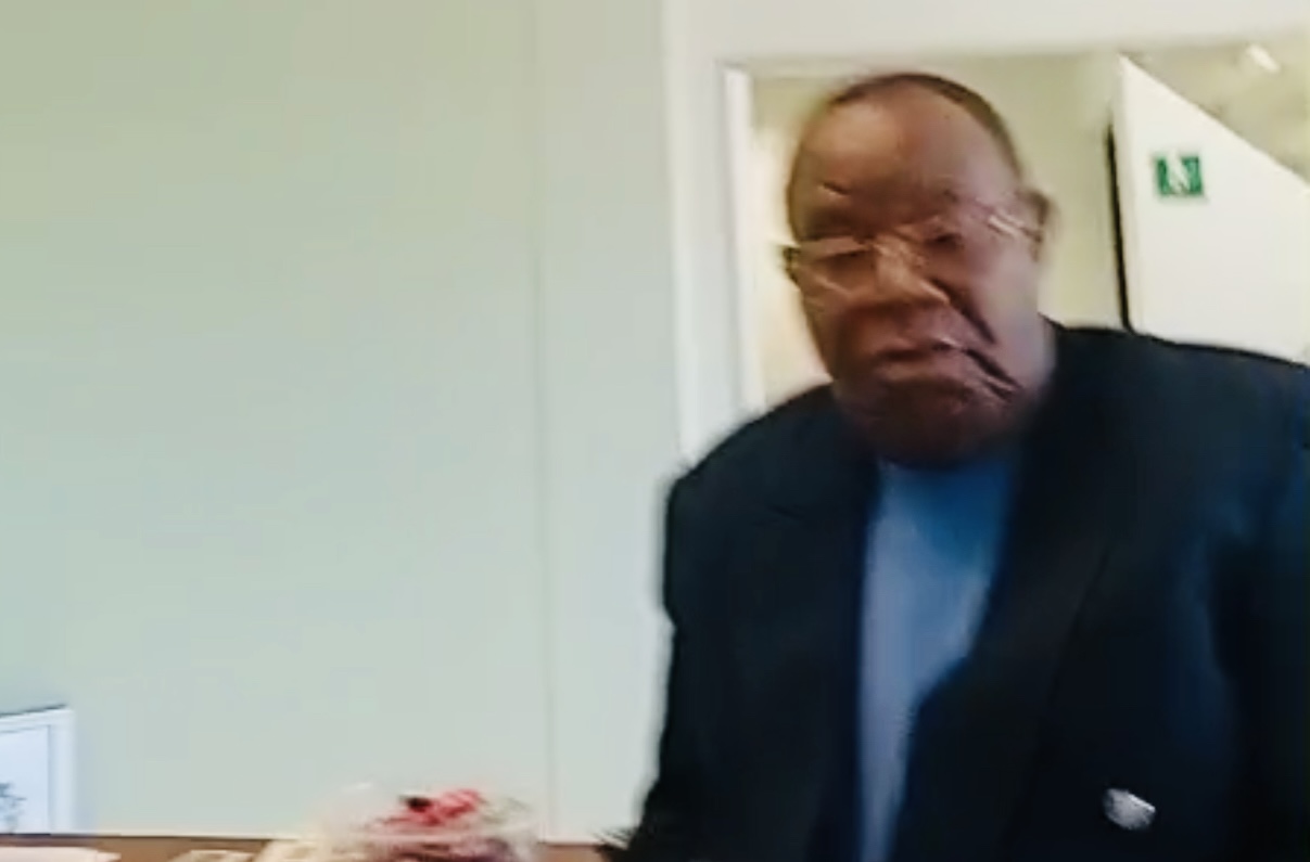  Ex-National Commissioner Isaac Magagula visits Green Pastures Savings and Cooperative Offices, junior police officers raise alarm amid fears he intends to loot their multimillion savings.