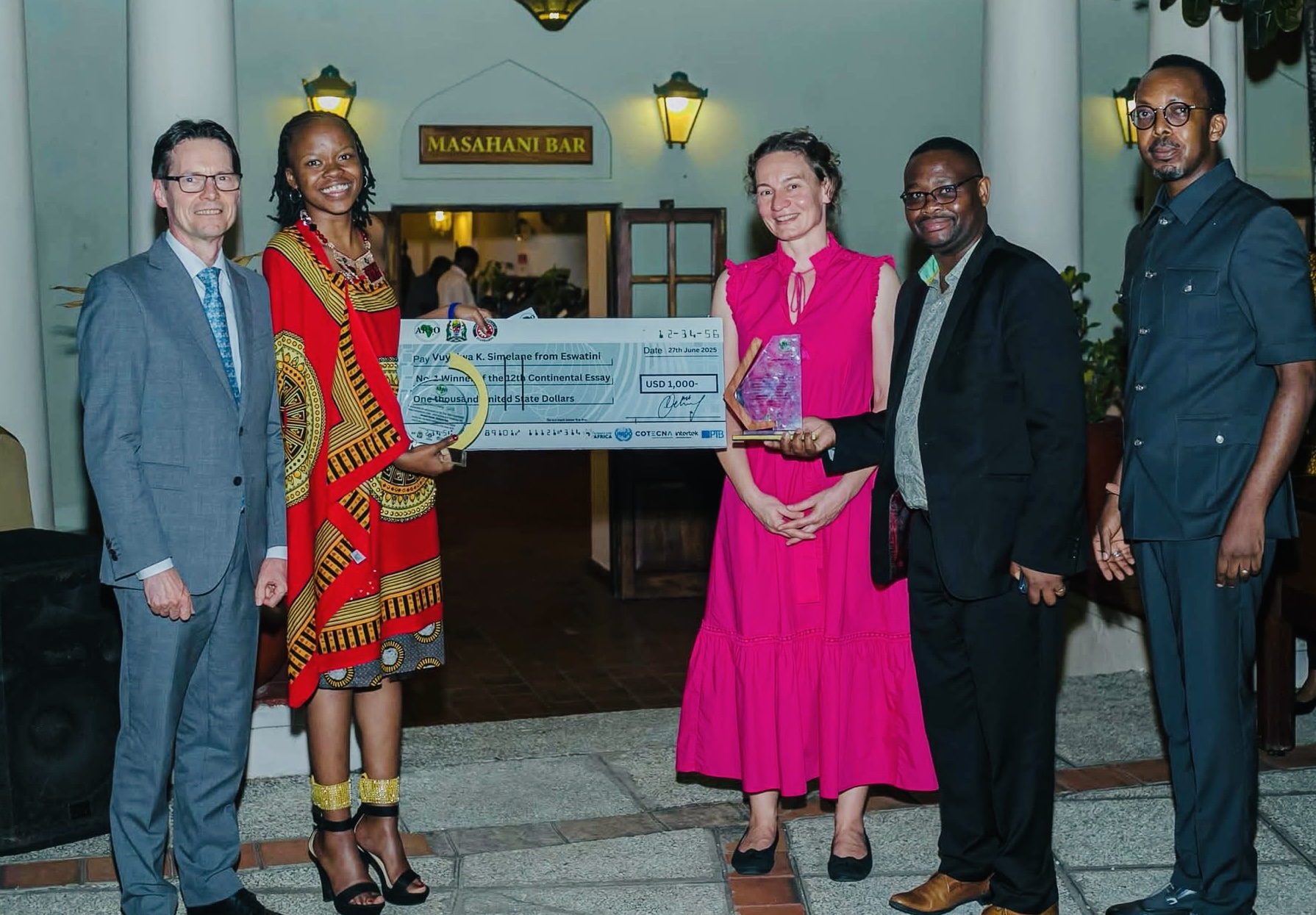 Swazi Observer journalist Lucky Simelane’s daughter and University student Karabo wins R17,000.00 in ARSO Continental Essay Writing Competition.