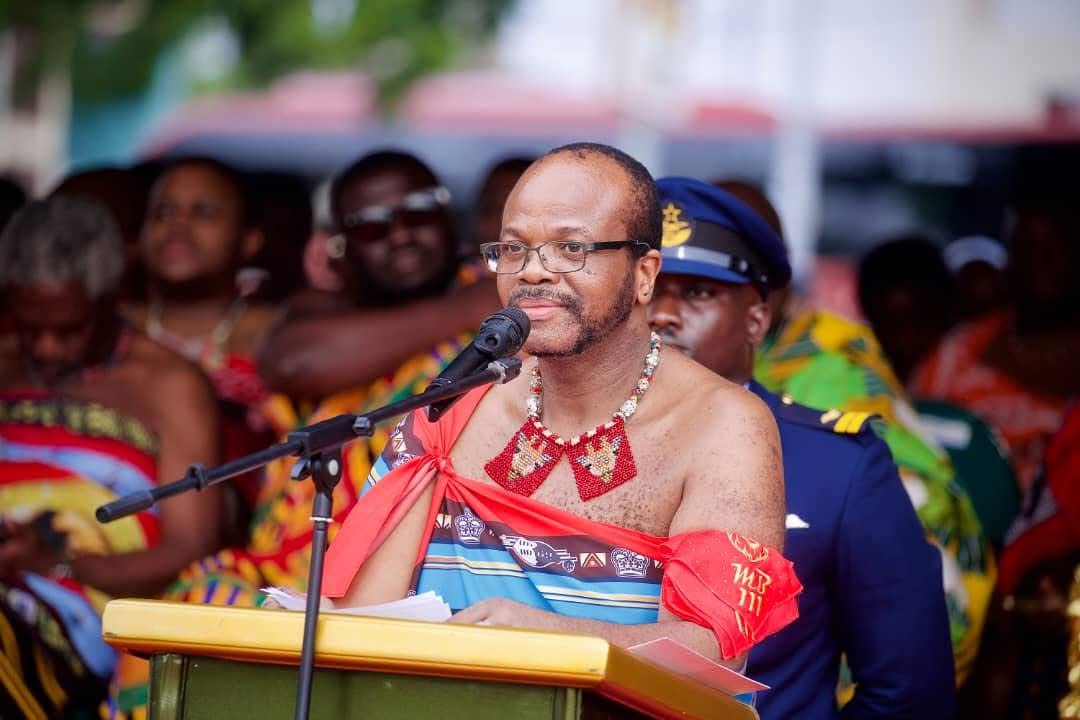 Arts and Culture CEO Stanley Dlamini refuses to assist ex-SWALIMO senior member Mzwakhe Myeni apologize to King Mswati, says he must approach his Chief.