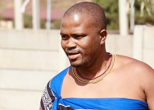  OPINION:Tinkhundla Minister Sikhumbuzo Dlamini ‘abecatseka luhlanya’, trying to protect Prime Minister Russell Mmiso Dlamini who was embarrassing himself inside Parliament.