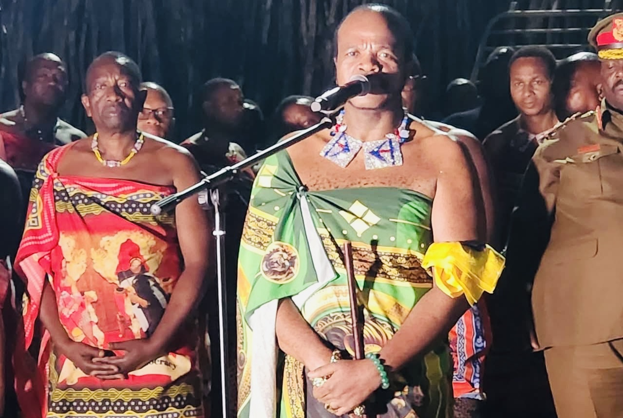 “Bukhosi kumele batiwe ngenhlonipho, nihloniphe lapho niya khona,” says King Mswati as he commissions Princess Sibahle’s Umtsimba to Mozambique. 