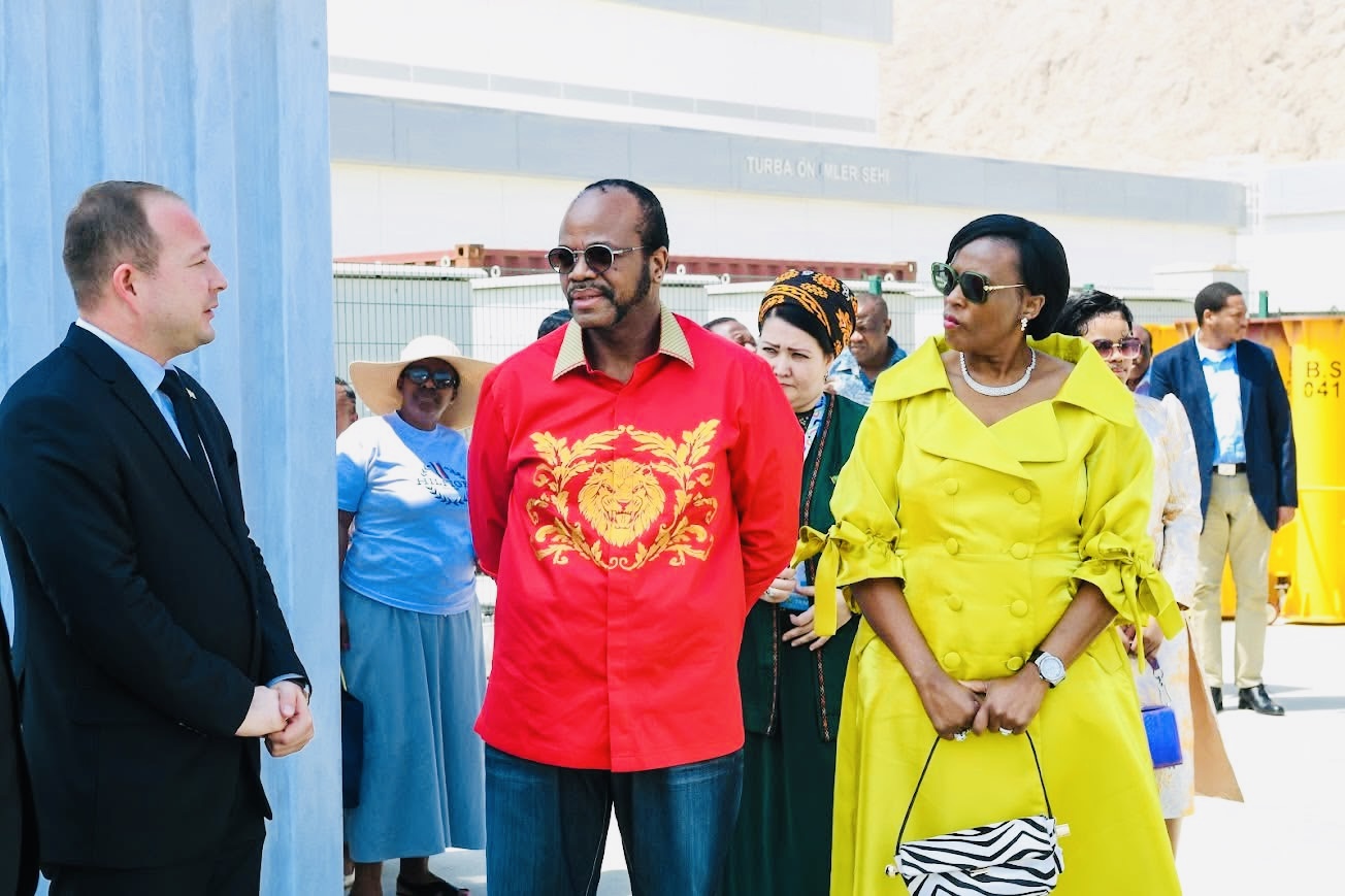 King Mswati tours Turkmenbashi Oil Refinery after addressing United Nations(UN) Land Locked Countries Conference.
