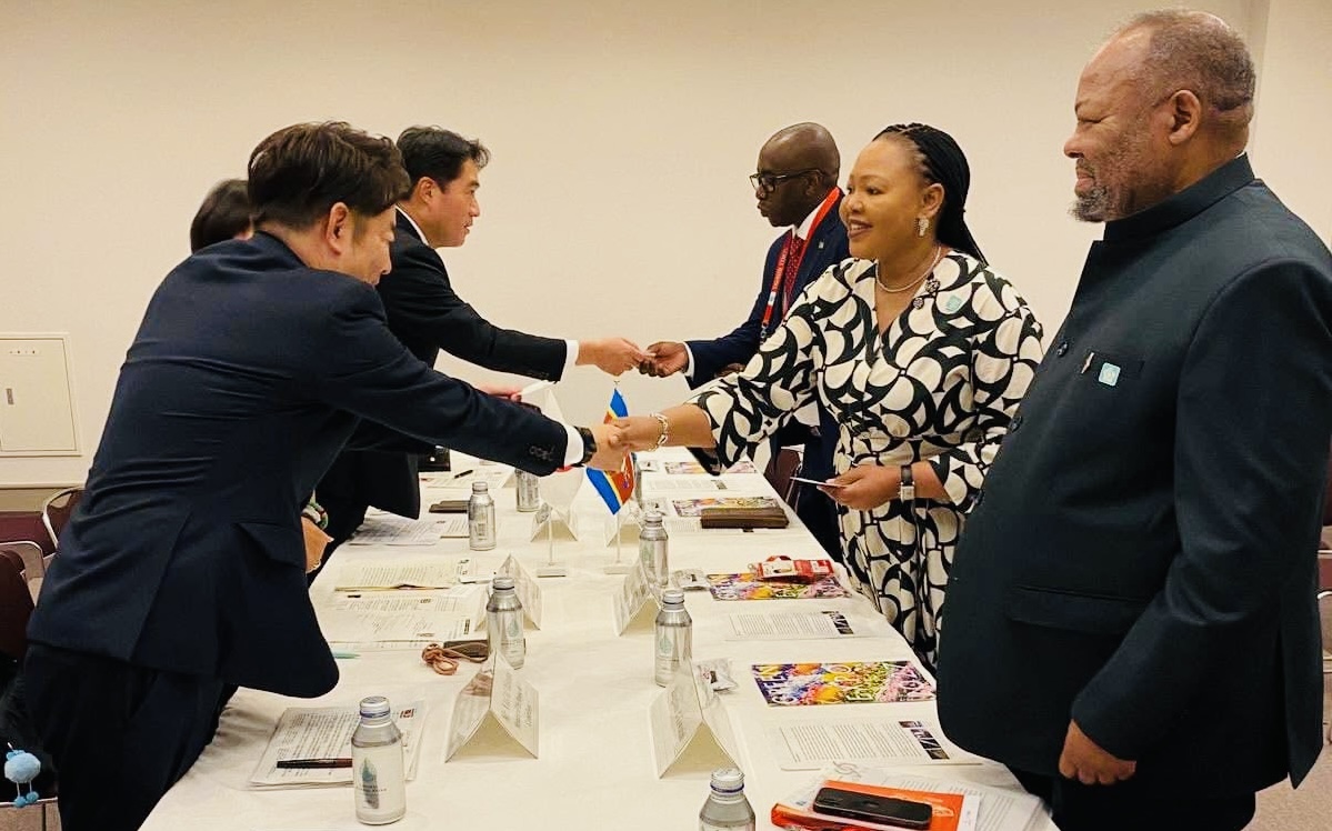 Foreign Affairs Minister Pholile Dlamini-Shakantu meets Japan MPs to strengthen relations between two(2) countries.