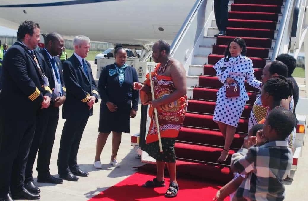 REVEALED:Mswati’s alleged R200million international trips affecting payments for SMEs Government suppliers,Spokesperson Percy Simelane says King using own budget.