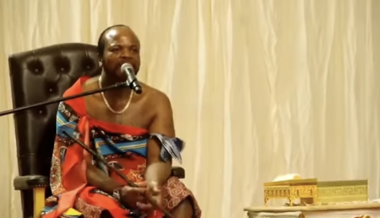 King Mswati says uMhlanga Reed Dance must start commercializing and allow companies to display products, men to scramble for organic tea.