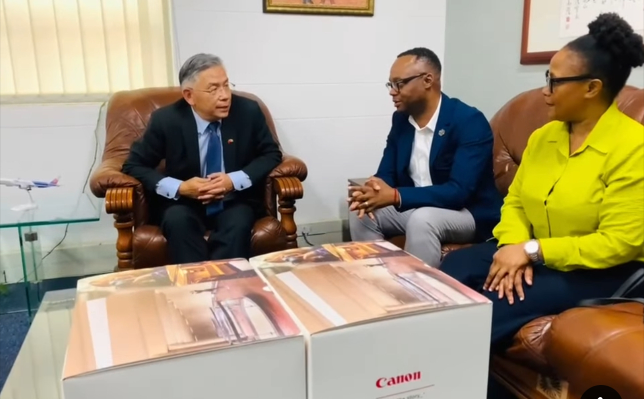 Taiwan Ambassador Jeremy Liang donates laptops and cameras in support of the Swazi Observer, urges State controlled publication to promote diplomatic relations between eSwatini and Taiwan.