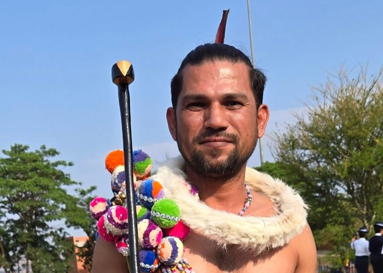 Asian businessman who calls himself “Roman Chowdhury” appears with ligwalagwa and emasondvo, King’s Spokesperson Percy Simelane warns against tempering with royal identity.