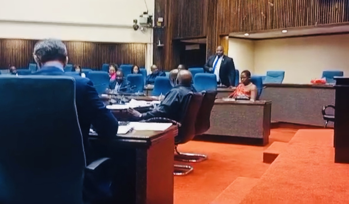 Mayiwane MP Sicelo ‘KhungaNkhosi’ Dlamini blasts Water Services, accuses State owned company of ‘stealing’ money from the pockets of emaSwati by forcing poor citizens to pay even for broken or stolen meters.