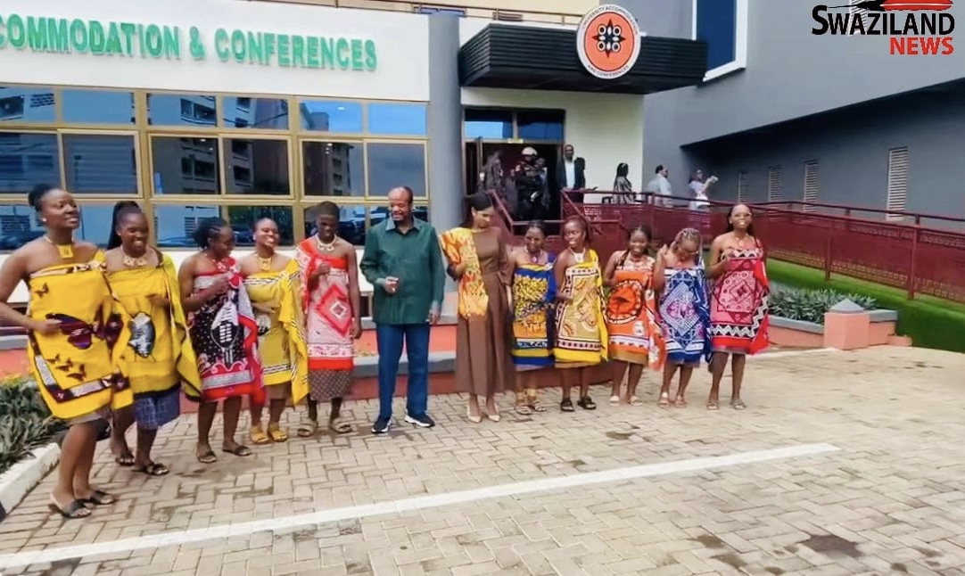 King Mswati donates about R200,000.00 gift to emaSwati University students studying in Ghana.