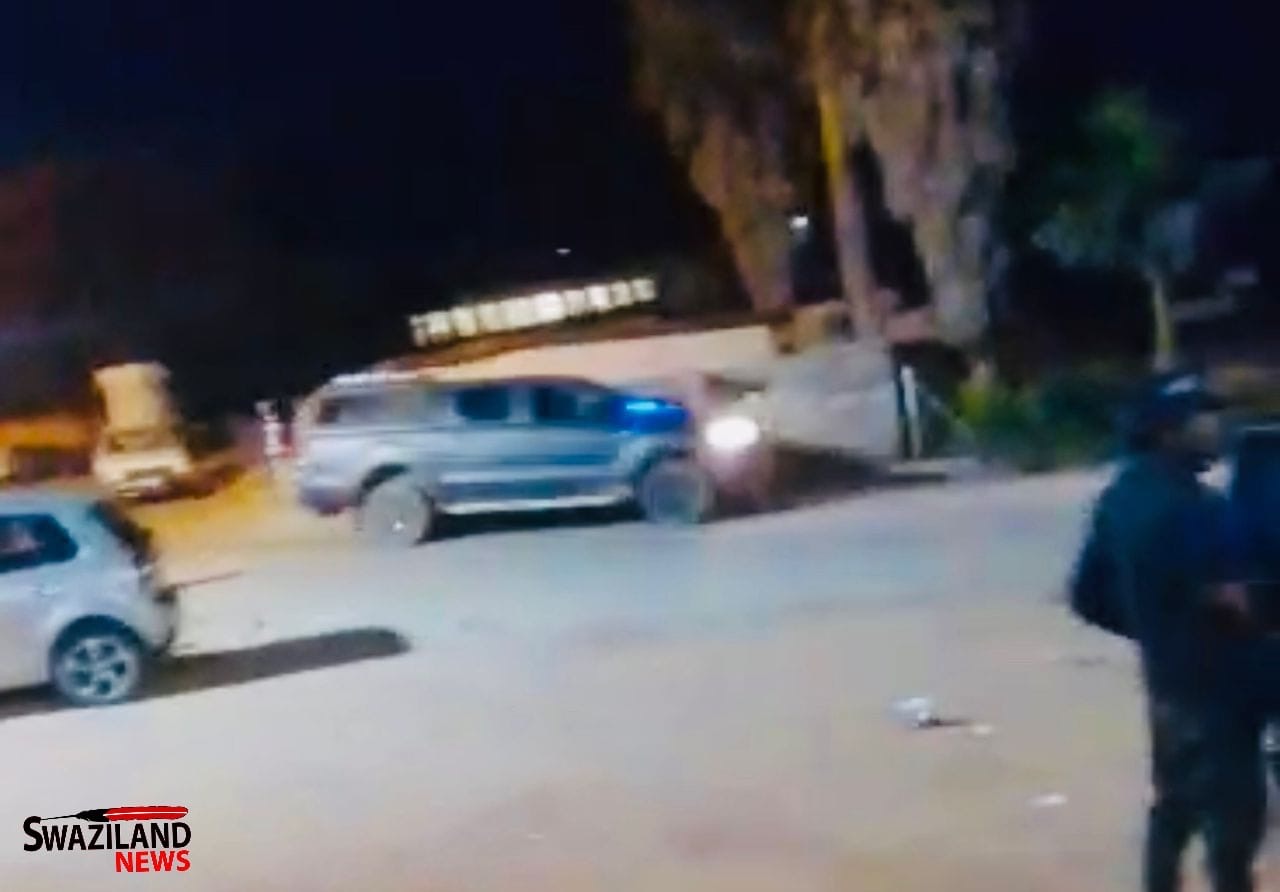 King Mswati’s mercenaries led by Arno Pieenar invade Mankayane Mvuleni Complex at night, assault and abduct Mqondisi.