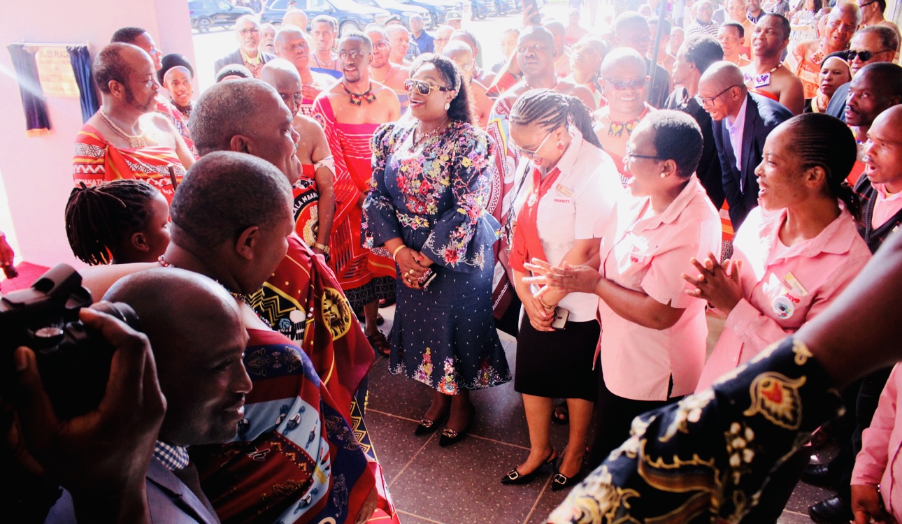 Ex-Senator and Shoprite Director Sylvia Mthethwa leads staff in welcoming King Mswati who officially opened U-Save Supermarket during Hosea visit.