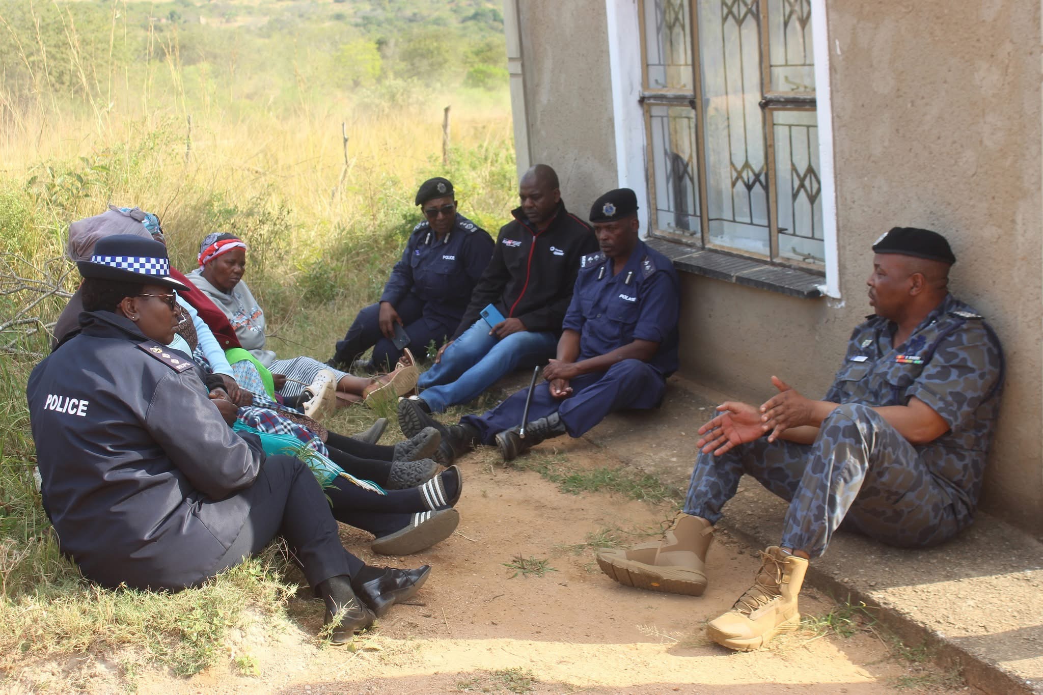 National Commissioner Vusi Manoma Masango visits Jericho area to mourn kidnapping and killing of children, calls for strengthening of security.