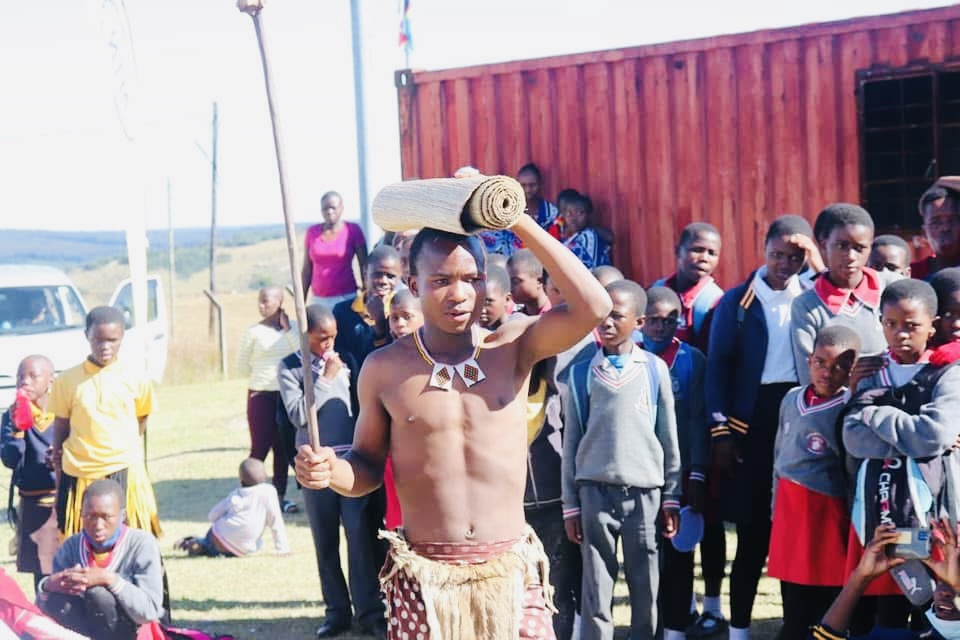 King Mswati’s Government flooding schools to teach about “kubutseka” and loyalty to the Monarchy, SNAT says “ngiko labantfwana bacedza sikolwa bangatfoli umsebenti ngoba kute lentfo labayifundzako latikolweni”.