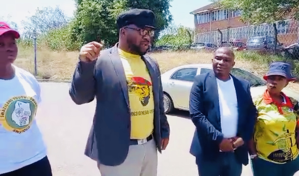 PUDEMO Deputy President Wandile Dludlu urges ex-Students Union leader Colani Maseko to be strong,politically motivated Sedition Case postponed.