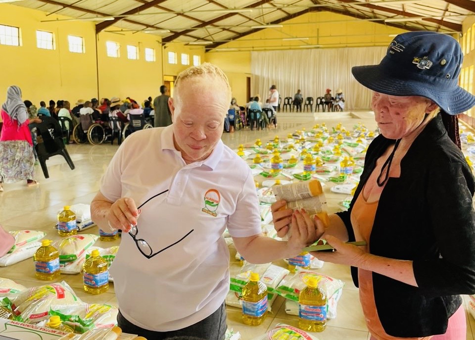 Senator Stukie Motsa donates food parcels to persons with albinism and elderly, assistance came from Turkish brothers and sisters from Islamic church